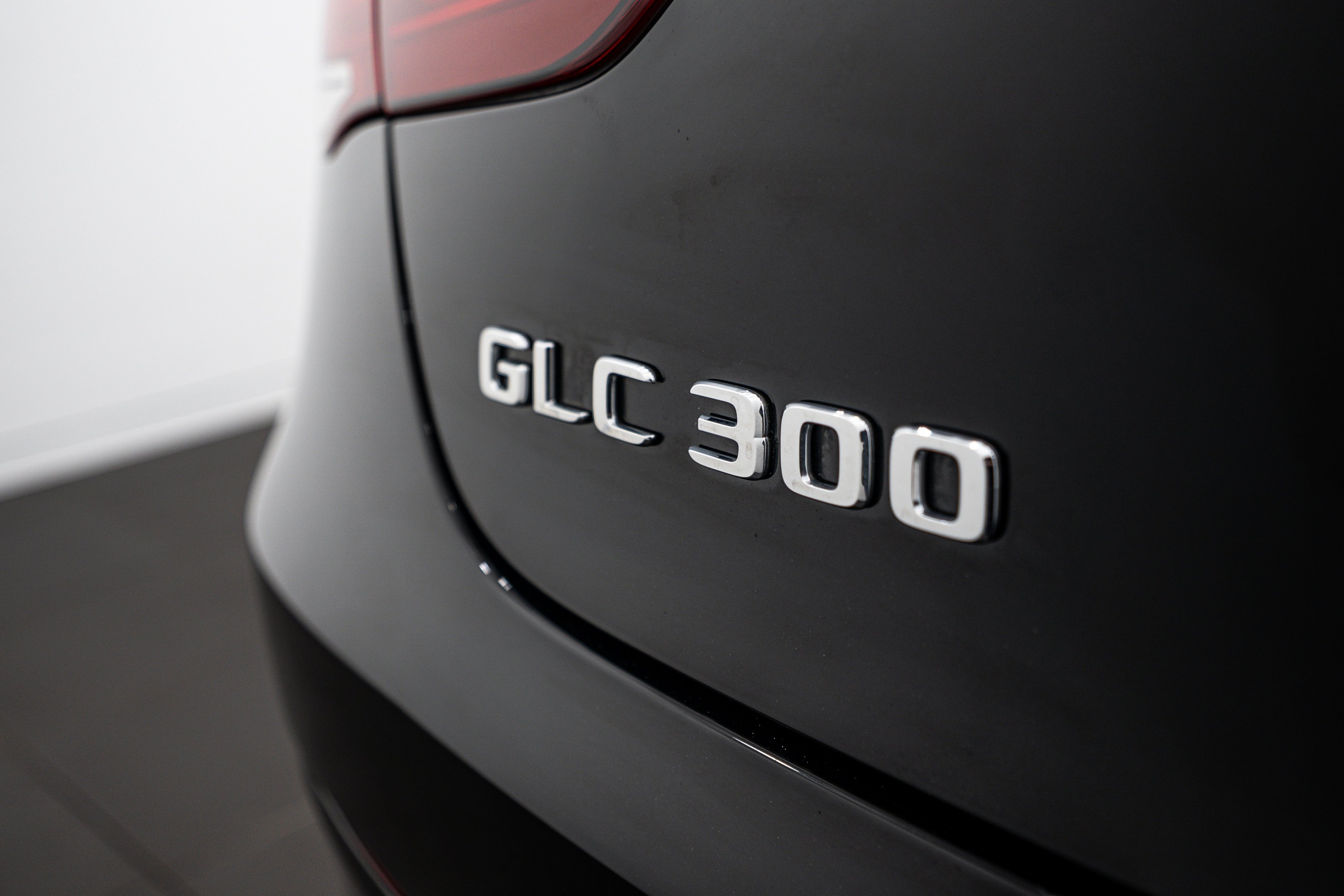 Used 2020 Black Mercedes-Benz GLC 300 image 19