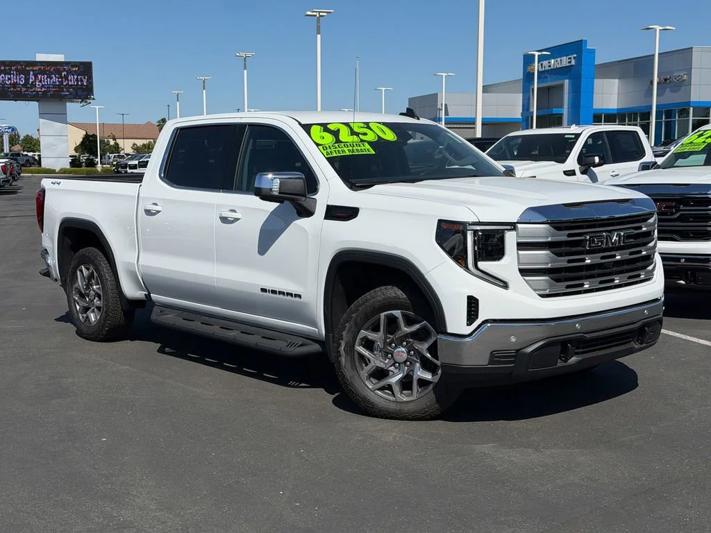 New 2026 Summit White GMC SLE image 2