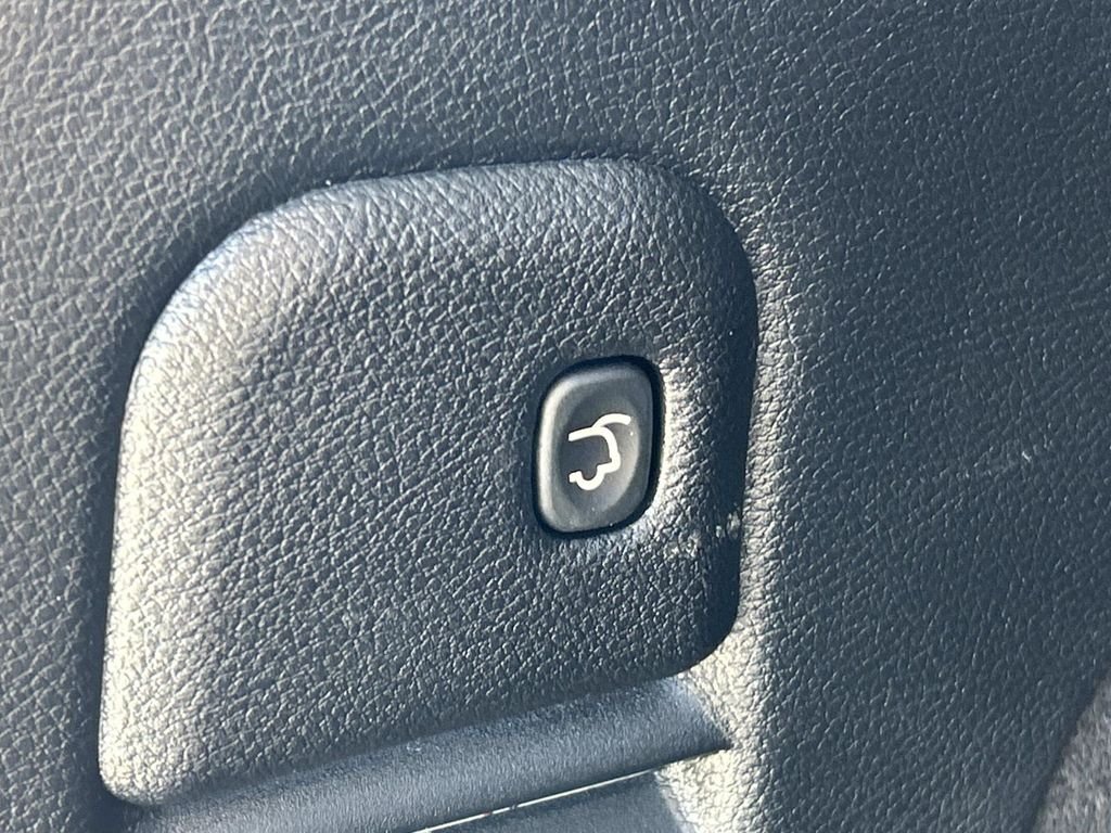 Used 2019 White Jeep Limited image 12