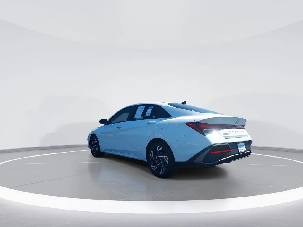Used 2025 White Hyundai SE image 6