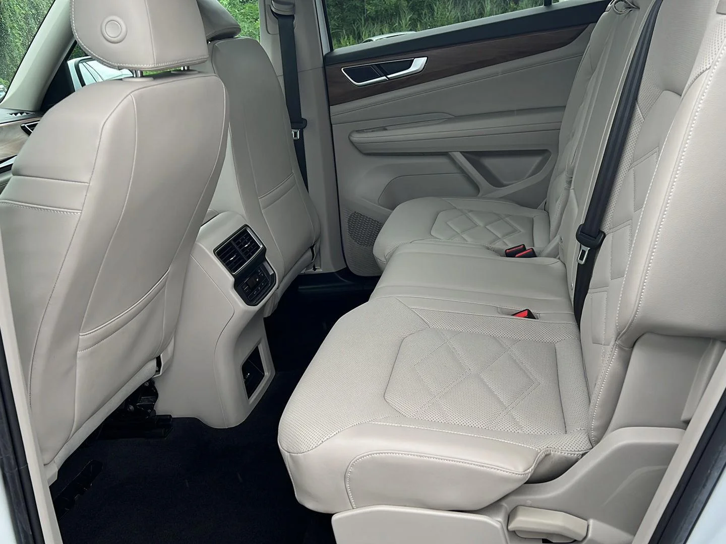 Used 2024 Pure White Volkswagen 2.0T SE image 20