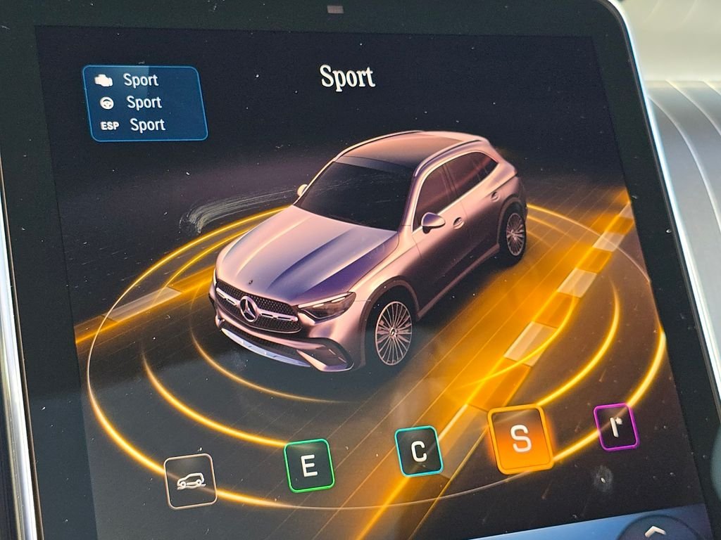 New 2026 MANUFAKTUR Patagonia Red Metallic Mercedes-Benz GLC 300 image 32