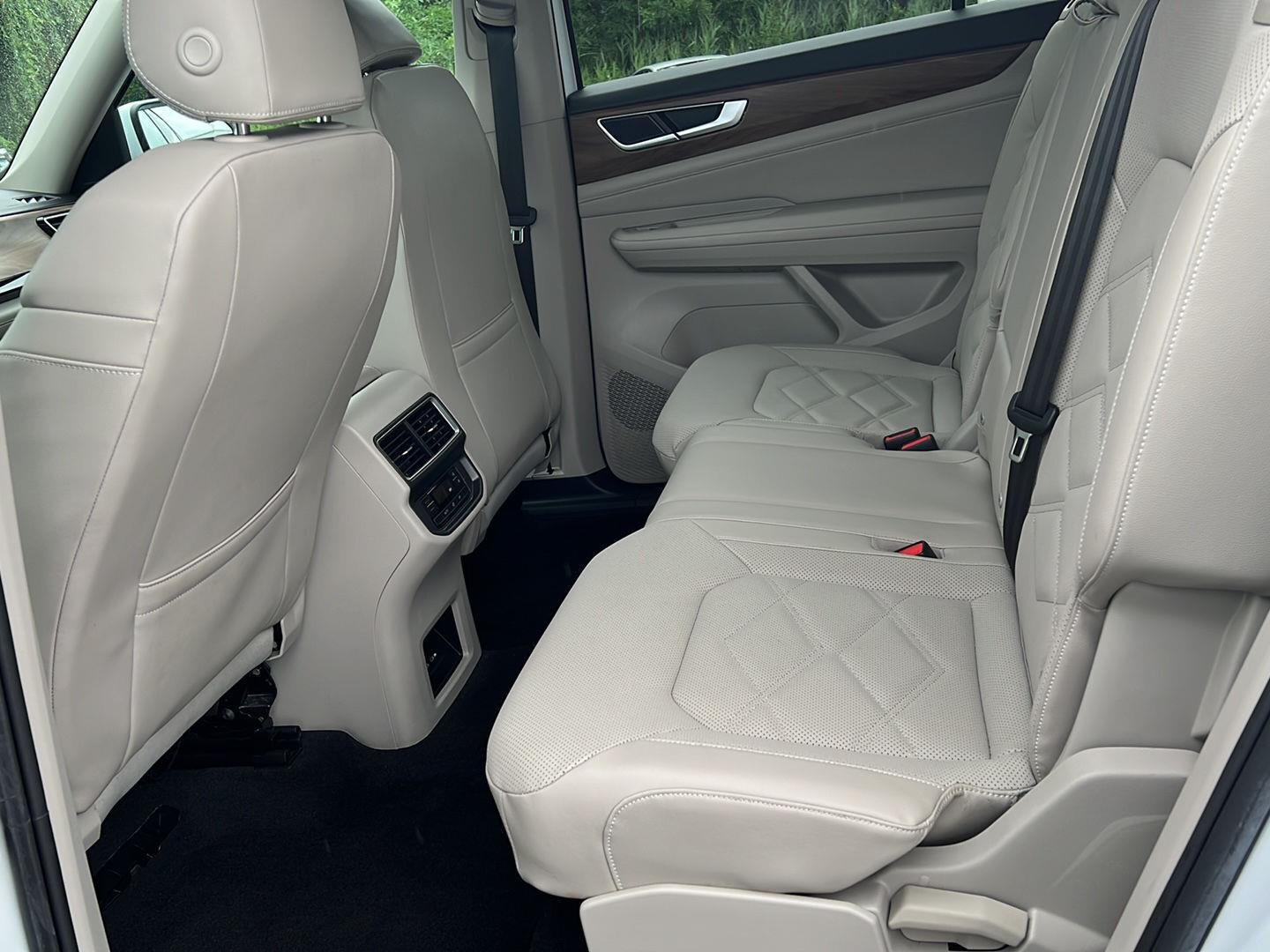 Used 2024 Pure White Volkswagen 2.0T SE image 20