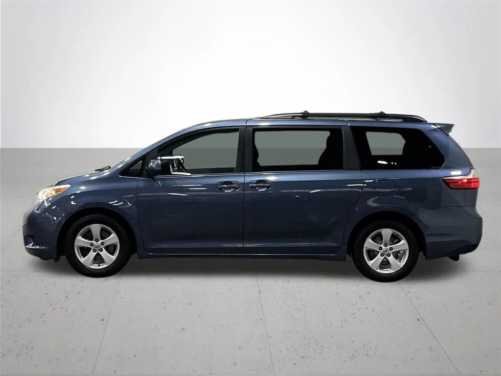 Used 2015 Blue Toyota LE image 15