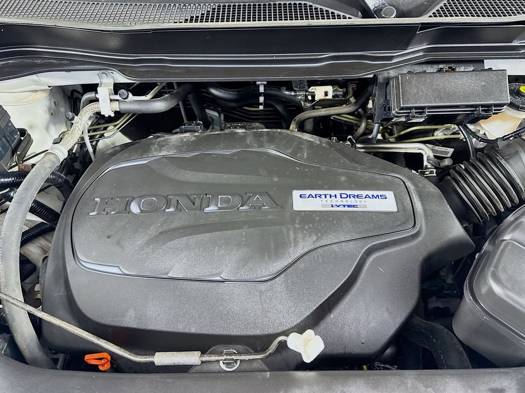 Used 2019 White Diamond Honda RTL-T image 40