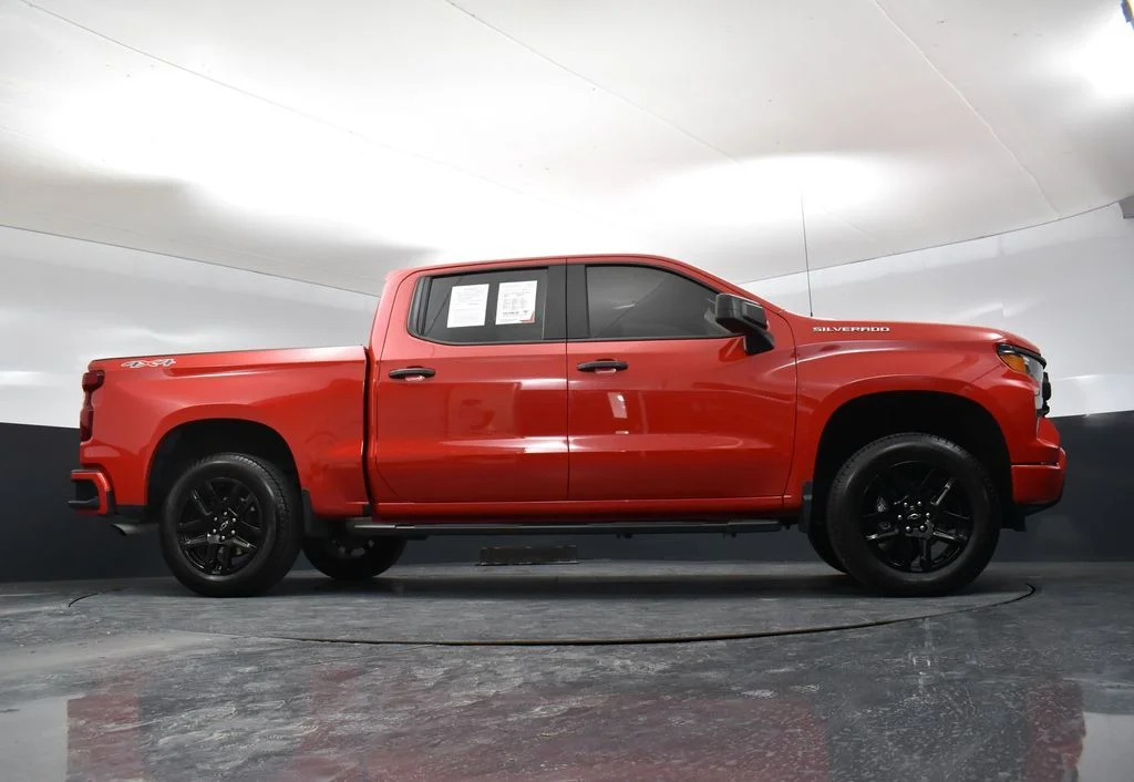 Used 2022 Red Chevrolet Custom image 32