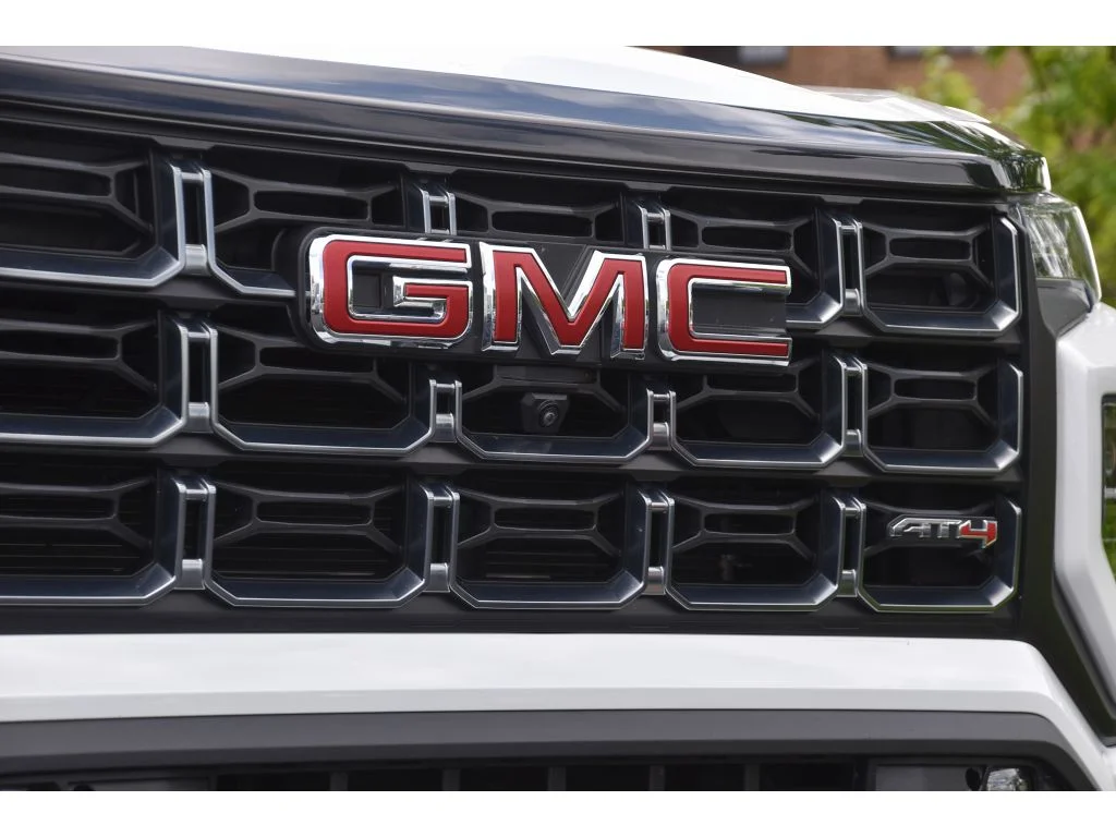 Used 2024 Summit White GMC 4WD AT4 image 9