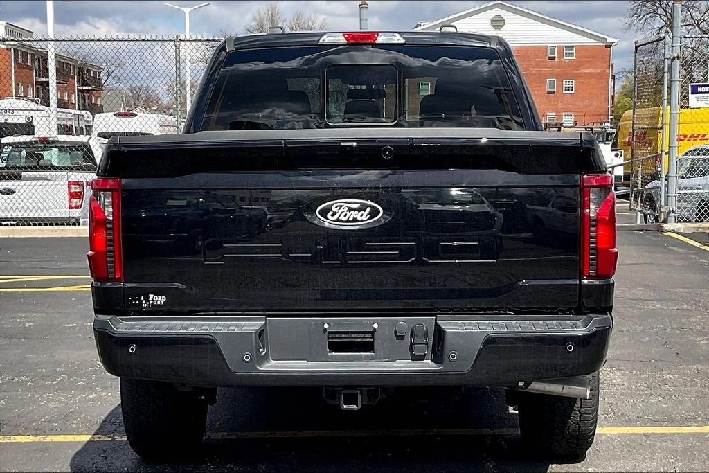 New 2026 Agate Black Metallic Ford XLT image 2