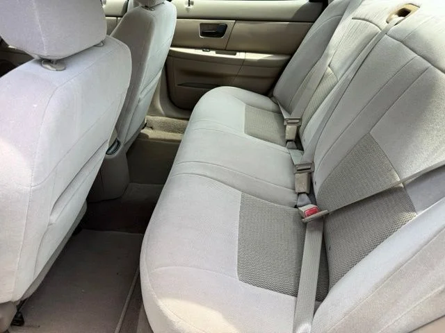 Used 2004 Gold Ford SE image 11