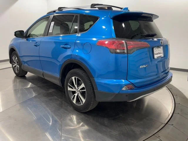 Used 2018 Blue Toyota XLE image 3