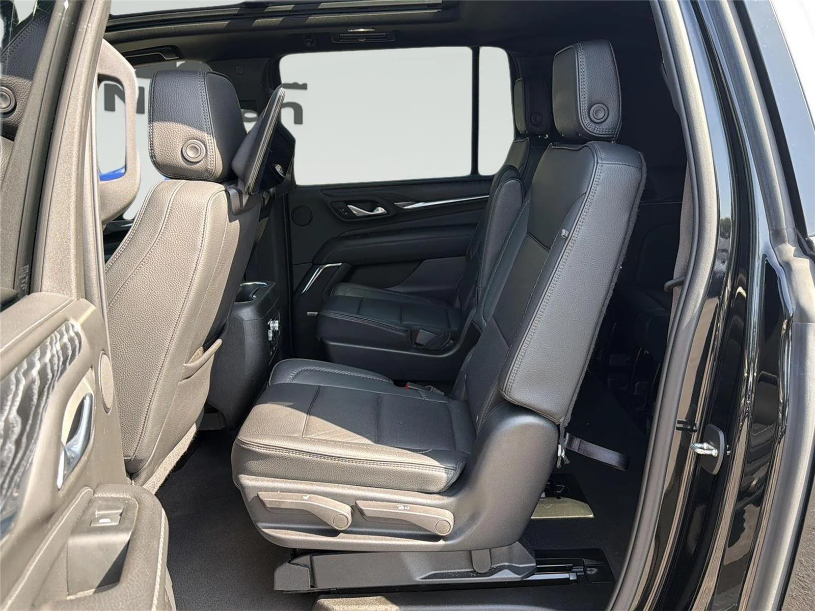Used 2023 Onyx Black GMC Denali image 32