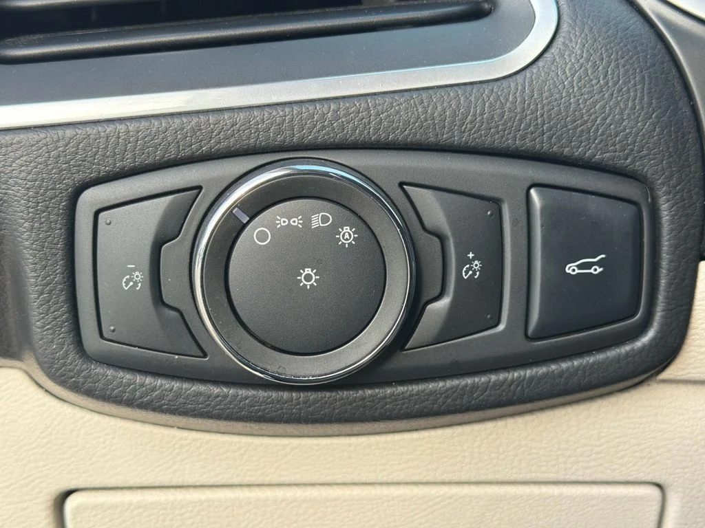 Used 2016 White Ford Titanium image 33