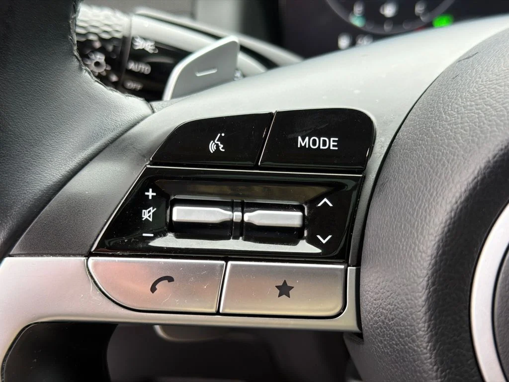Used 2023 White Hyundai SEL Convenience image 25