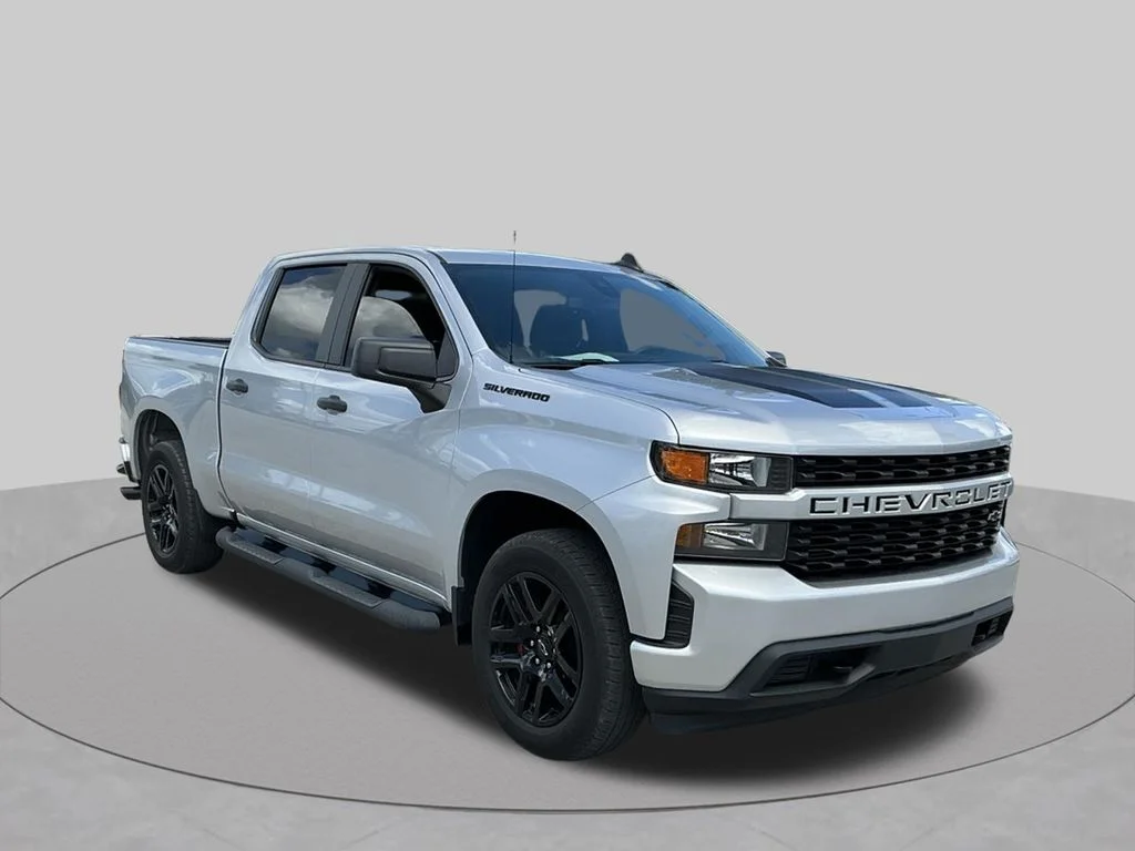 Used 2022 Silver Chevrolet Custom image 17