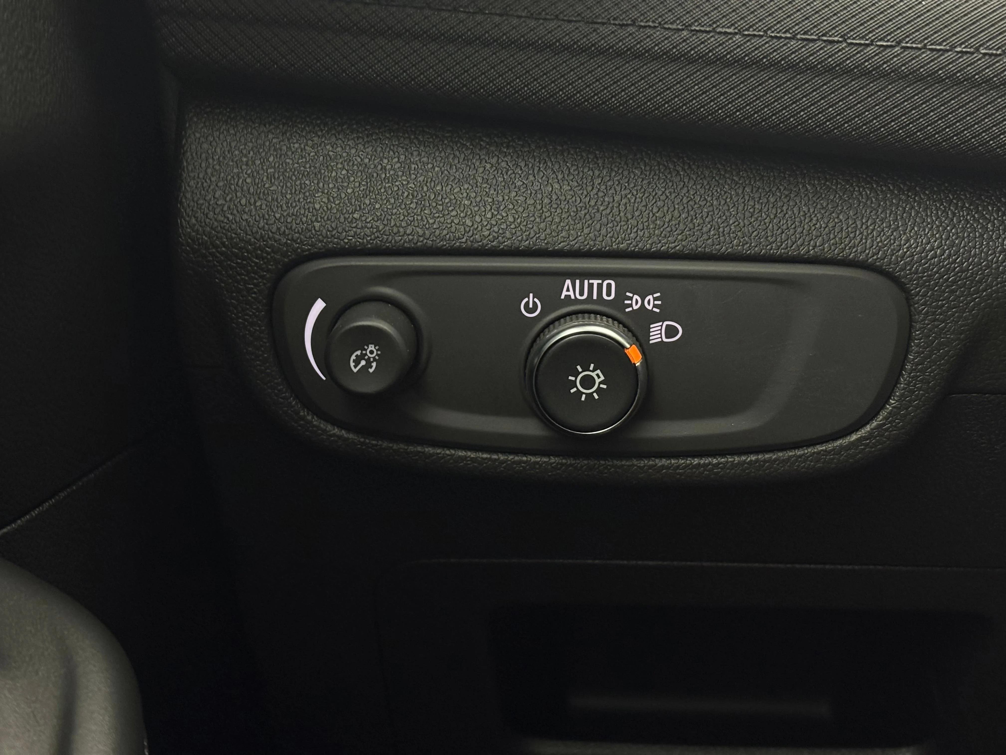 Used 2025 Mosaic Black Metallic Chevrolet LT image 20