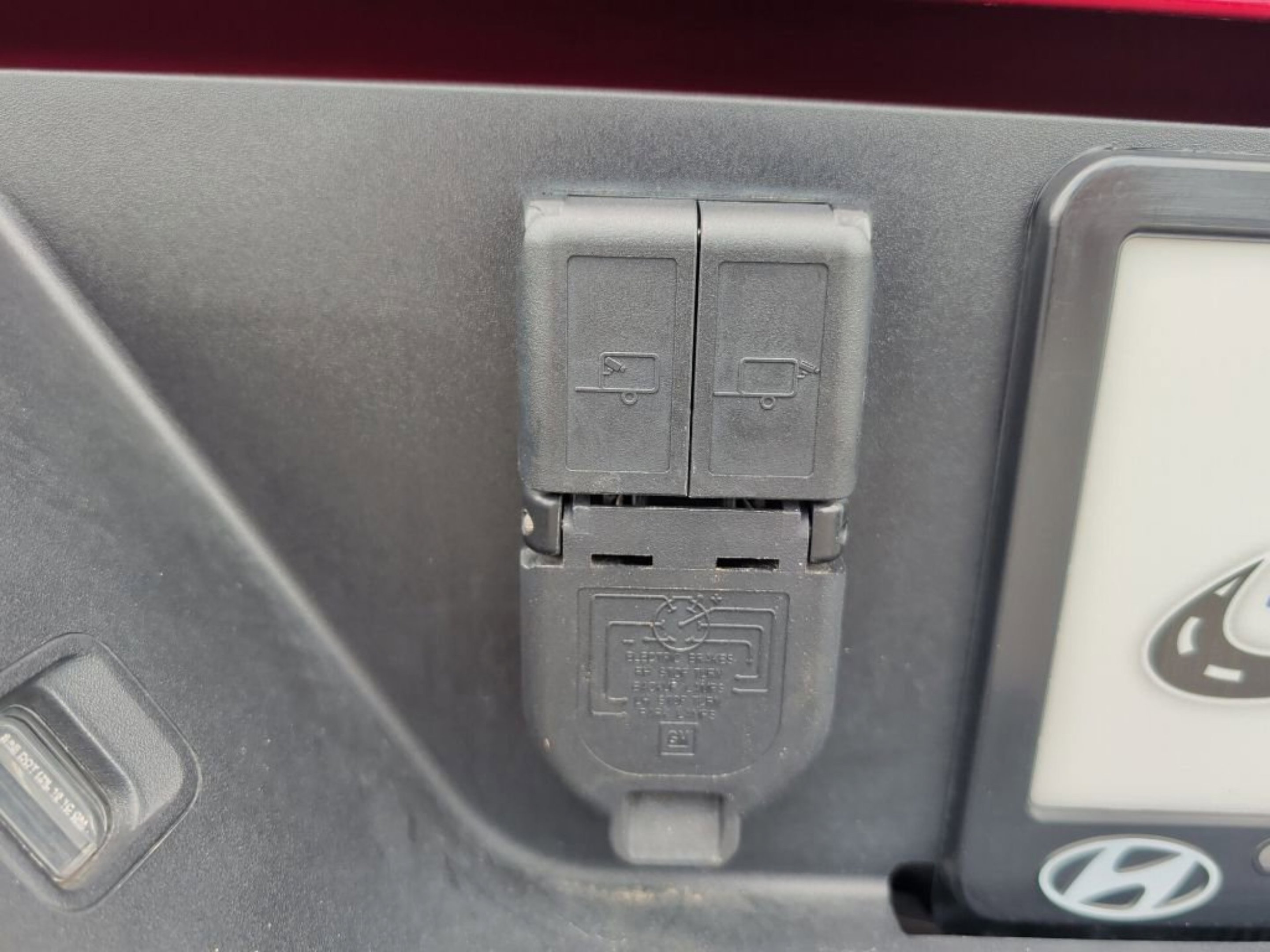 Used 2025 Volcanic Red Tintcoat GMC SLT image 40