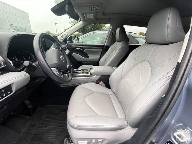 Certified Used 2021 MOON DUST Toyota  image 11