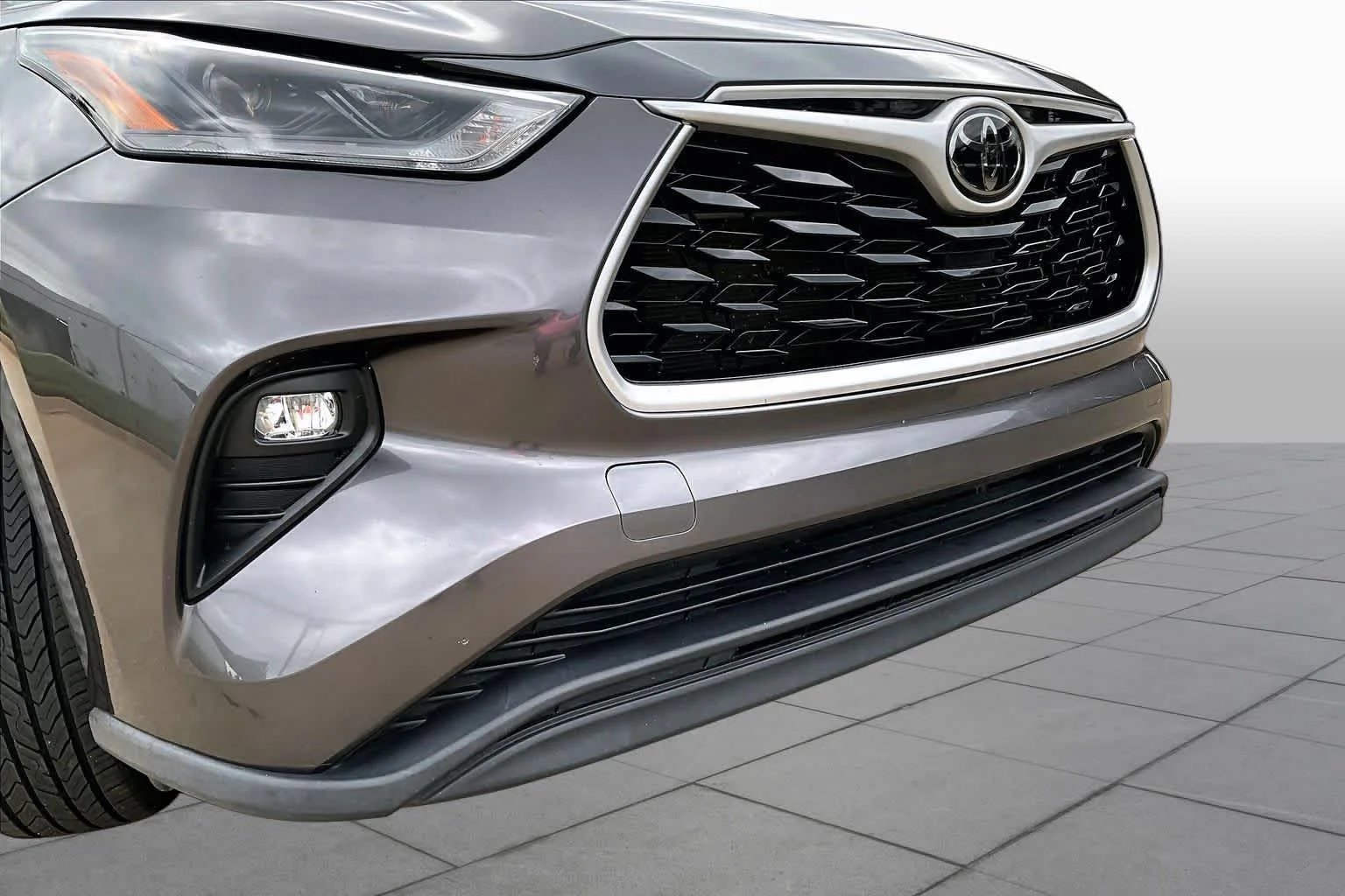 Used 2021 Magnetic Gray Metallic Toyota XLE image 30