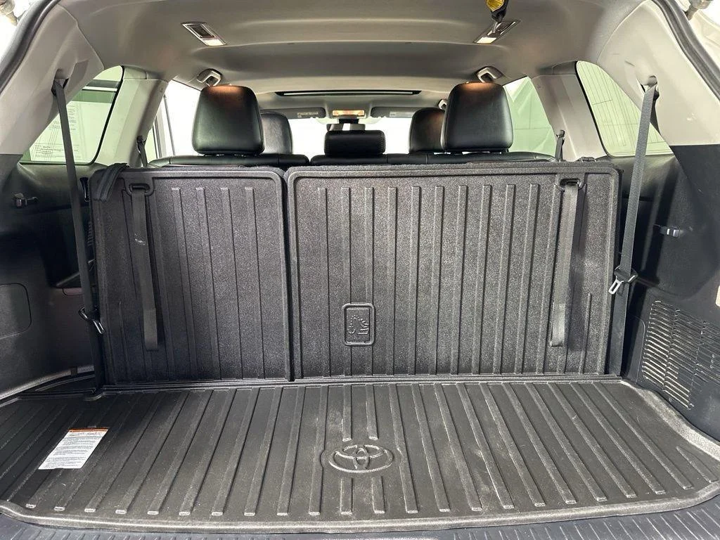 Used 2017 Blizzard Pearl Toyota XLE image 26
