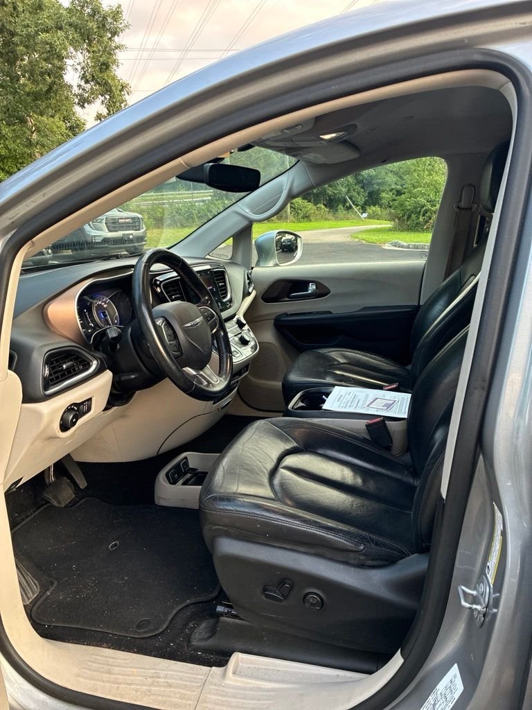 Used 2018 Silver Chrysler Touring L Plus image 9