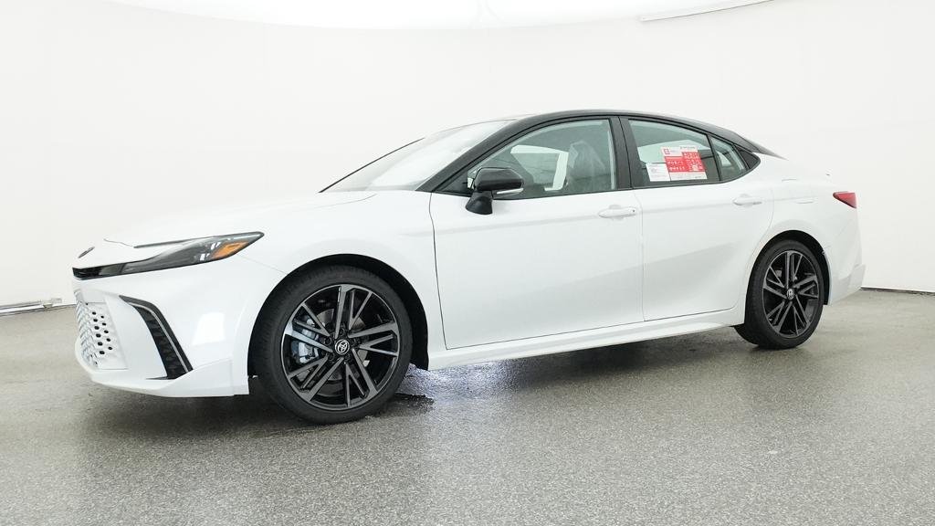 New 2026 Wind Chill Pearl with Midnight Black Metallic roof Toyota XSE image 4