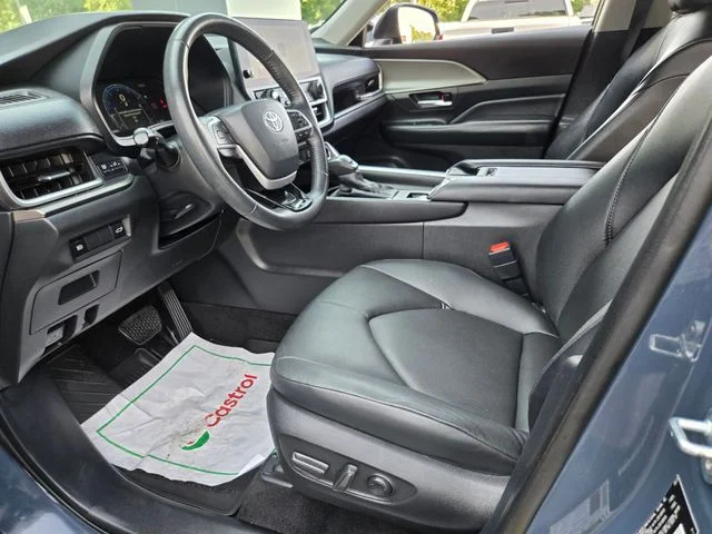 Used 2024 White Toyota XLE image 11
