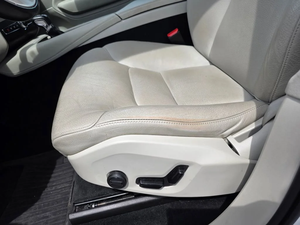 Used 2020 White Volvo T5 Momentum 7 Passenger image 14