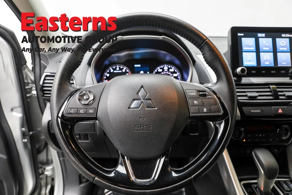 Used 2024 Silver Mitsubishi SE image 10