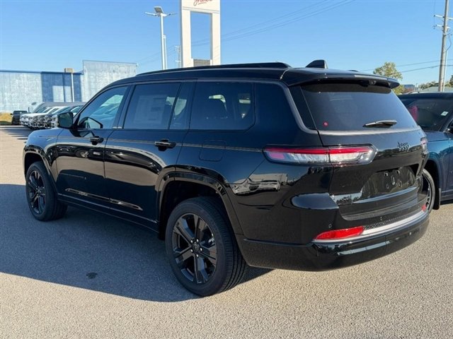 New 2027 High-Gloss Black Paint Jeep Limited Reserve image 3