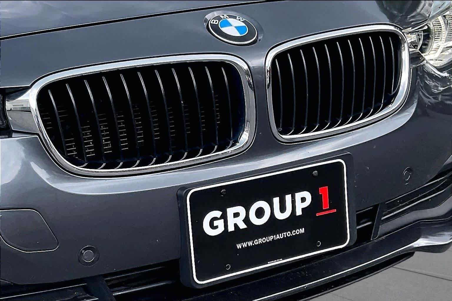 Used 2018 Mineral Gray Metallic BMW 320i xDrive image 31