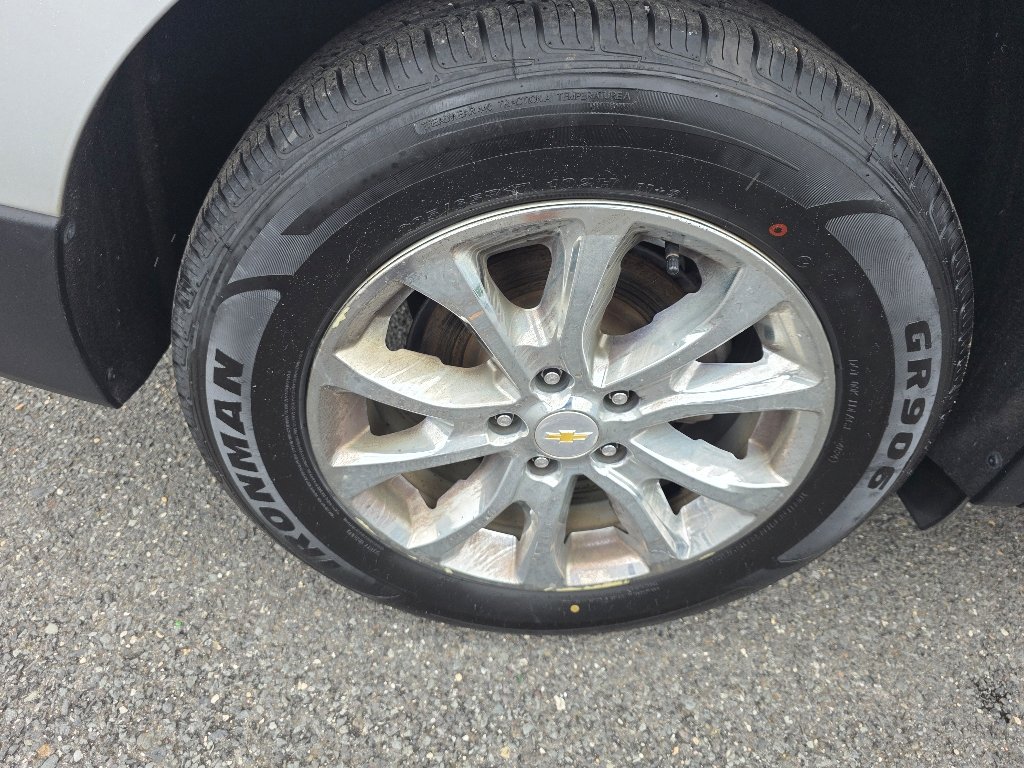 Used 2018 Silver Ice Metallic Chevrolet LT image 6