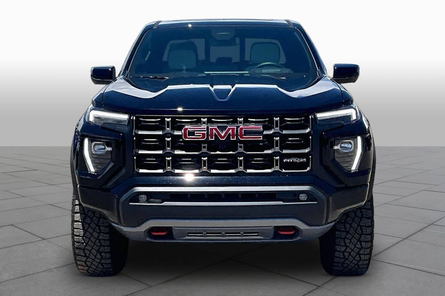 Used 2026 Onyx Black GMC 4WD AT4X image 3