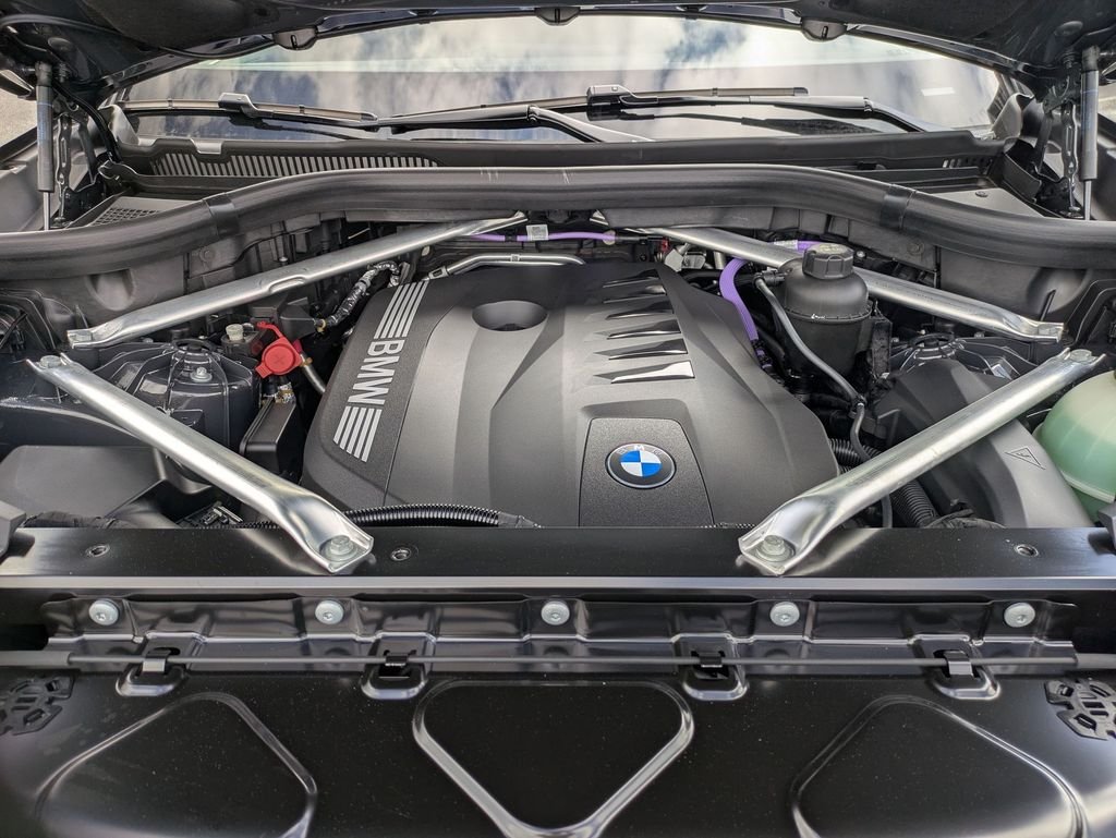 New 2026 Dravit Grey Metallic BMW xDrive40i image 10