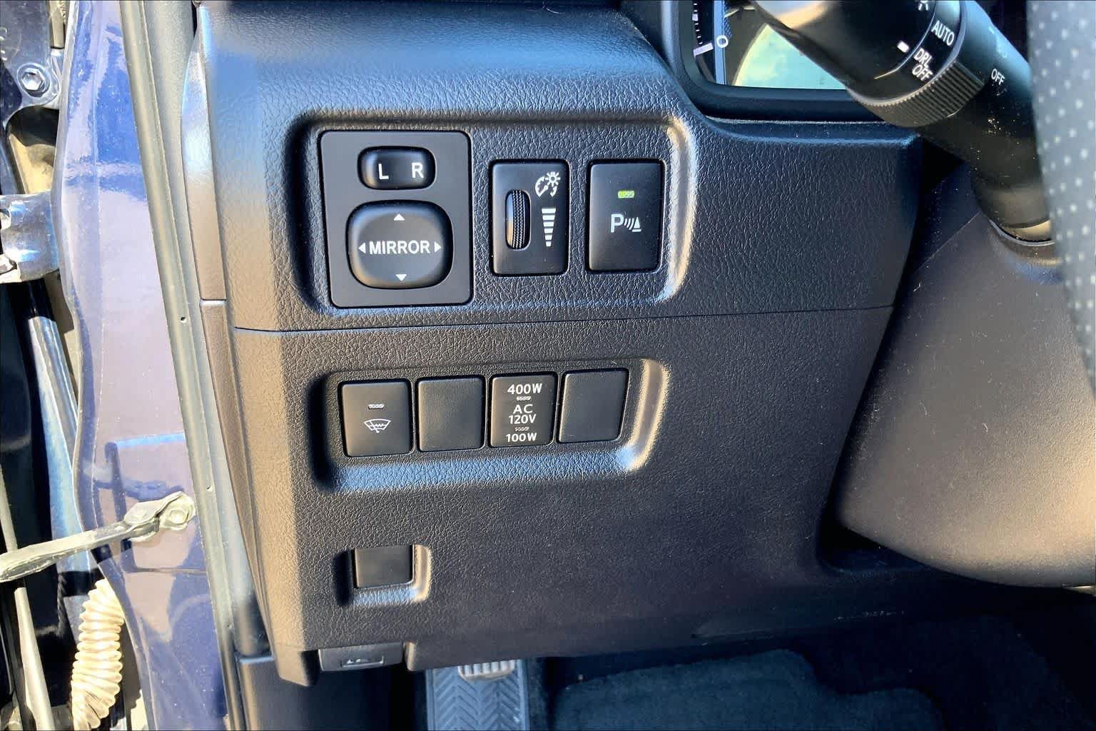 Used 2018 Nautical Blue Metallic Toyota Limited image 33