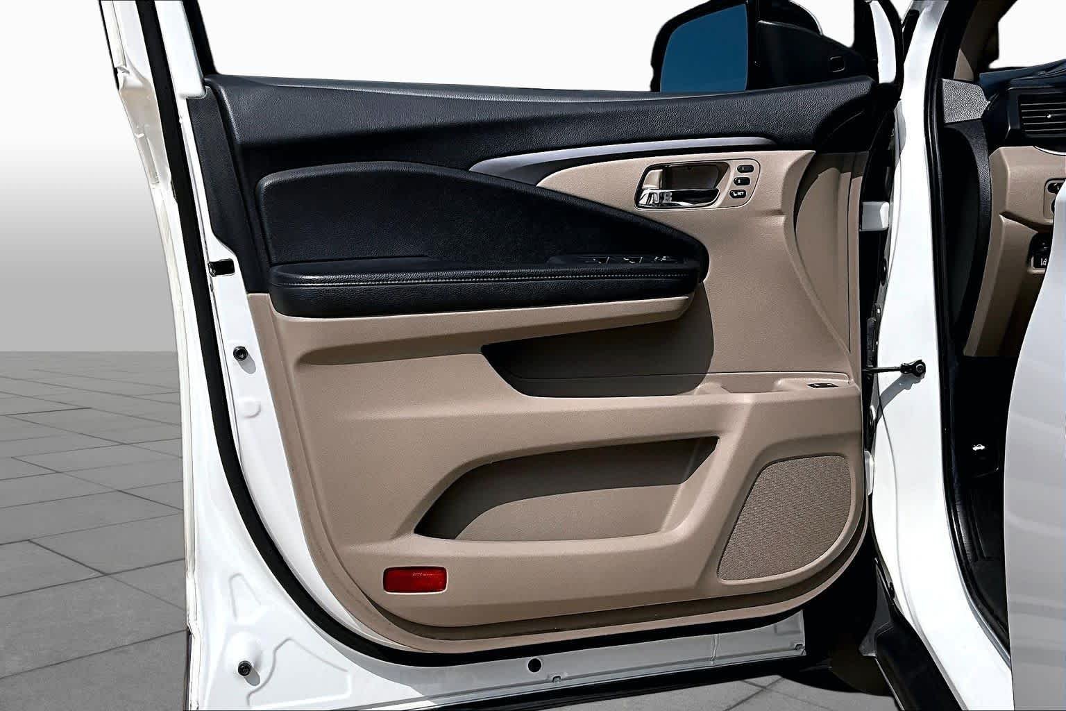 Used 2020 Platinum White Pearl Honda EX-L image 22