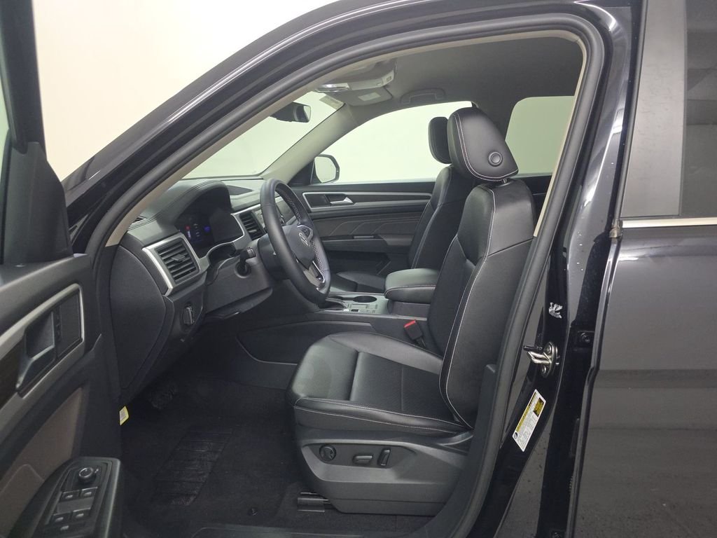 Used 2023 Black Volkswagen 2.0T SE image 5