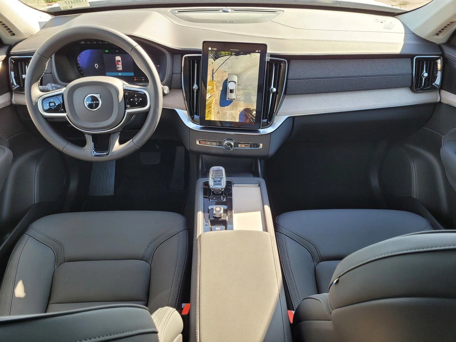 New 2026 White Volvo T8 Plus image 12