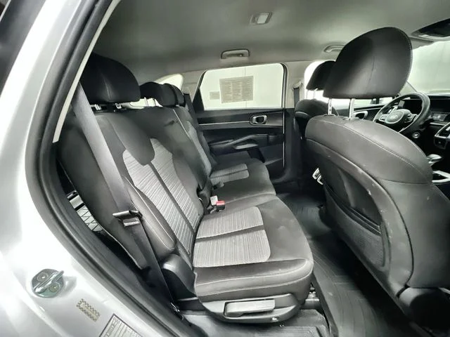 2021 Kia Sorento LX - Photo 24