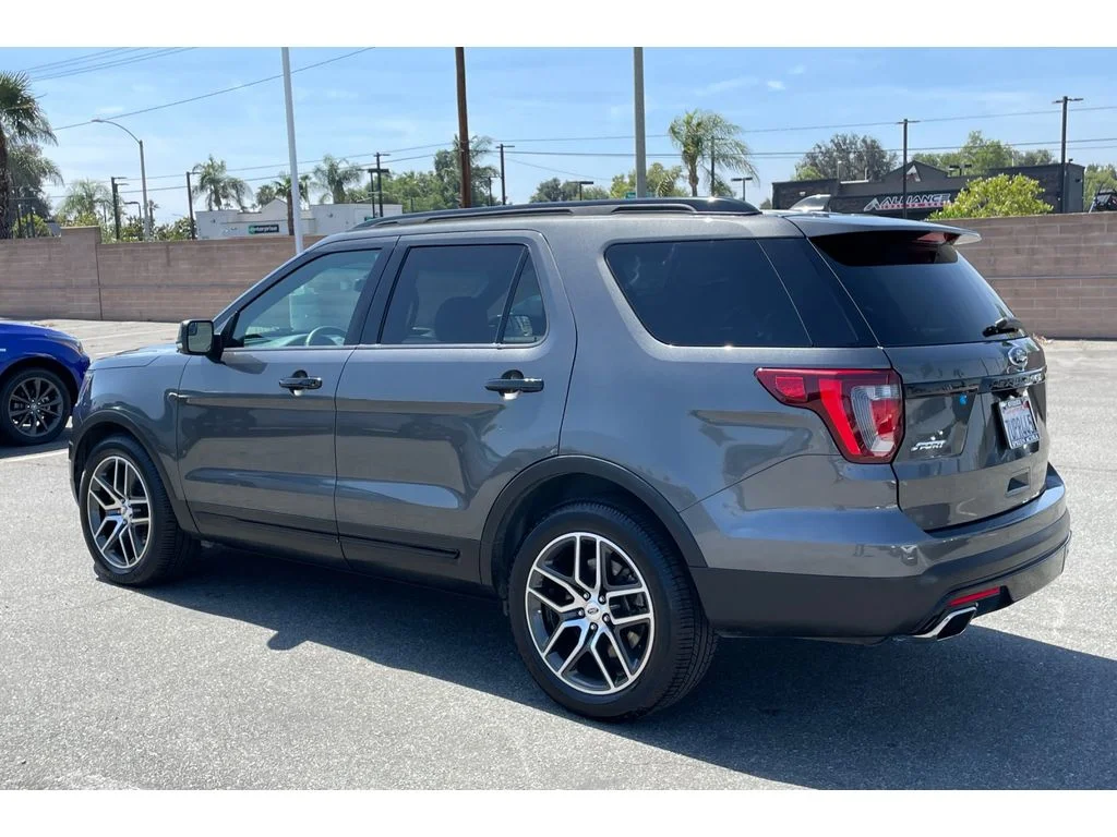 Used 2017 Magnetic Metallic Ford Sport image 3