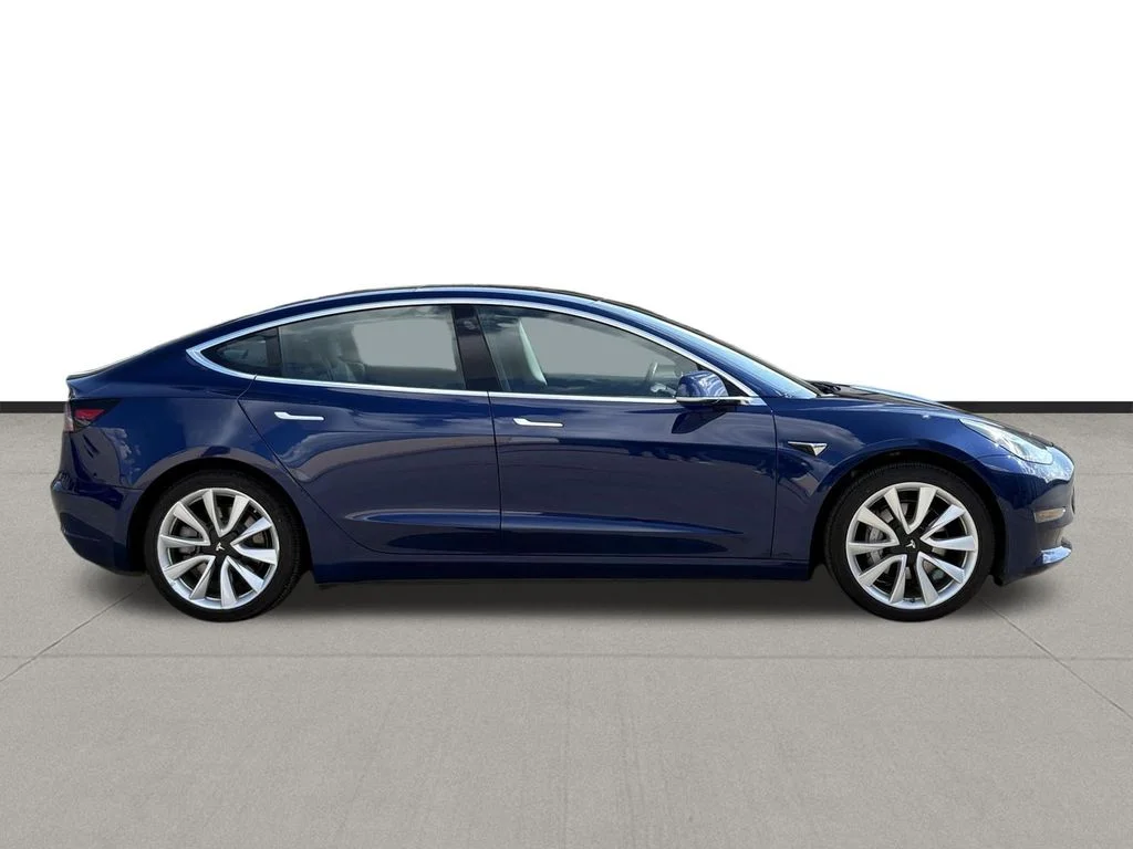Used 2018 Deep Blue Metallic Tesla Long Range image 4