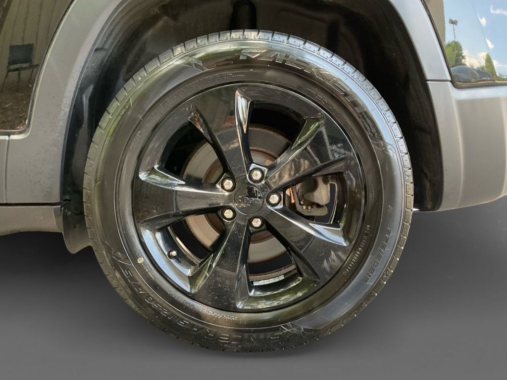 Used 2019 Black Jeep Latitude Plus image 8