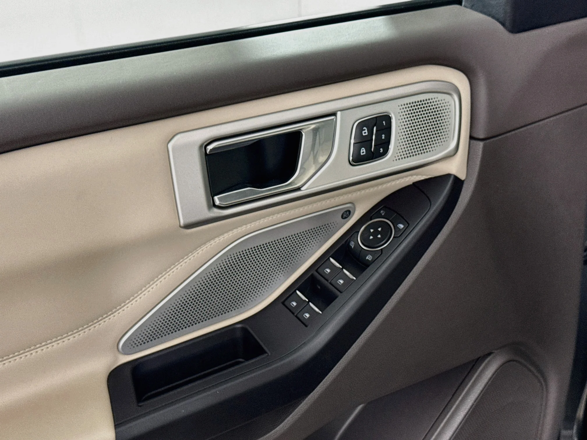 Used 2020 Magnetic Metallic Ford Platinum image 18