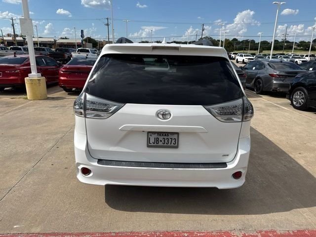 Used 2018 White Toyota SE image 5