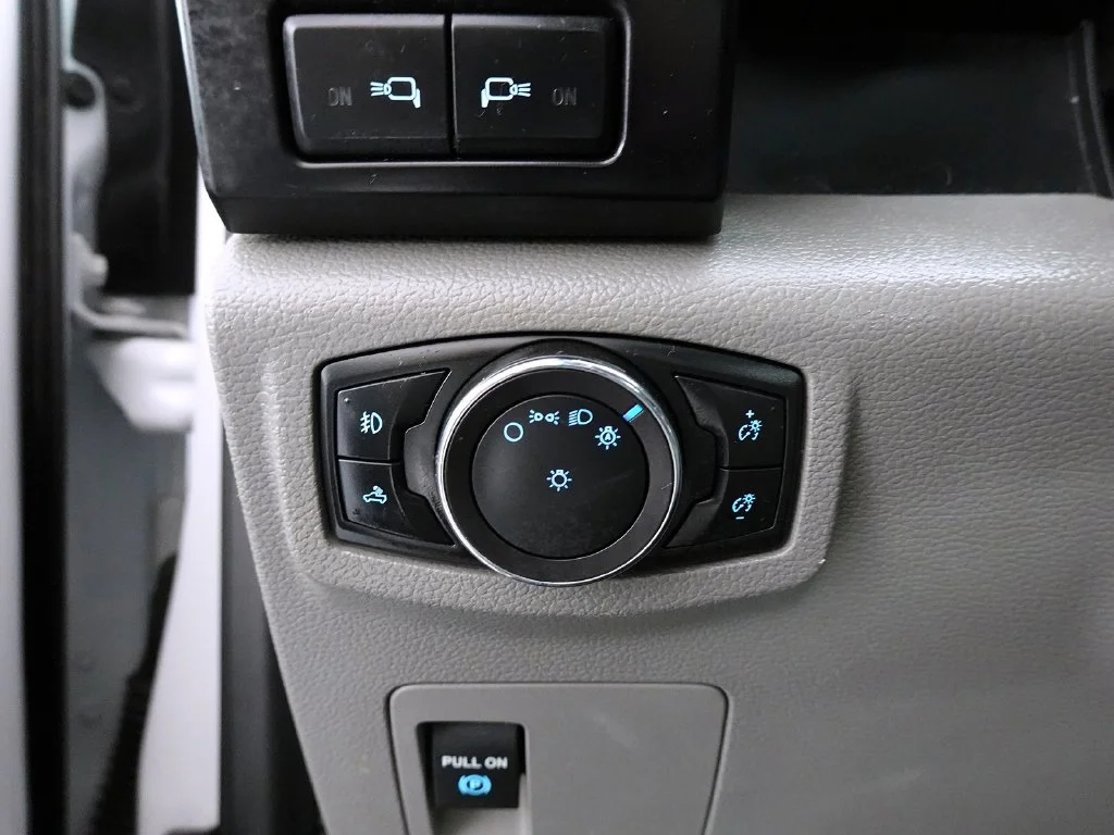 Used 2018 White Ford XL image 17