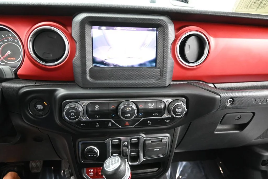 Used 2021 White Jeep Unlimited Rubicon image 15