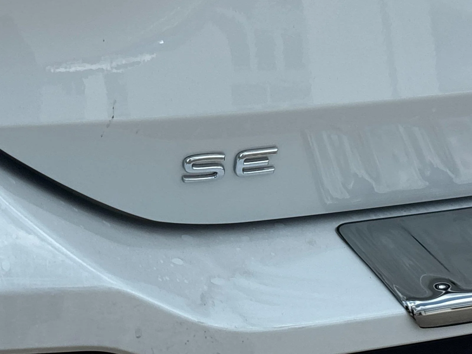 New 2026 pure white Volkswagen SE image 11