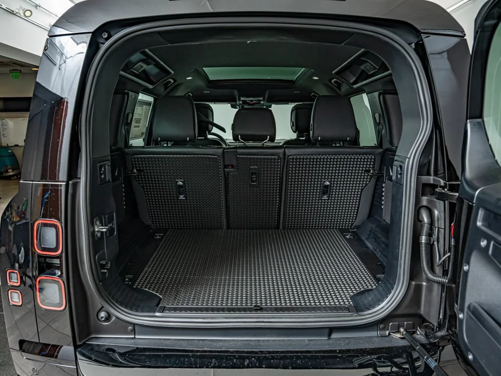 New 2026 Santorini Black Land Rover X-Dynamic SE image 38