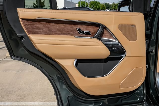 New 2026 Belgravia Green Land Rover SE image 54