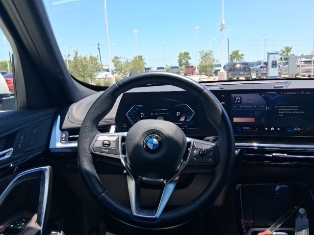 Used 2025 White BMW xDrive28i image 9