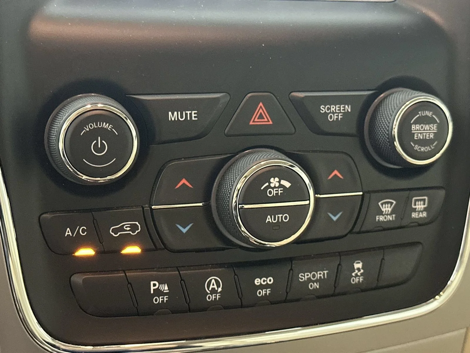 Used 2021 White Jeep Laredo E image 18